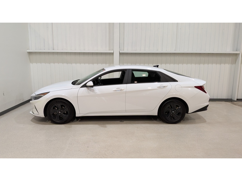 Hyundai Elantra 2022