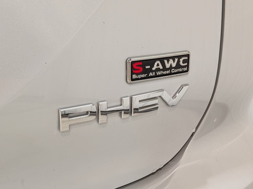 Mitsubishi Outlander PHEV 2023
