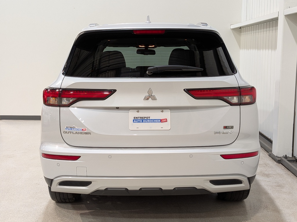 Mitsubishi Outlander PHEV 2023