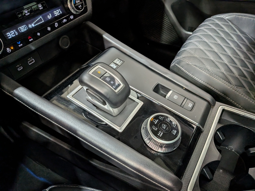 Mitsubishi Outlander PHEV 2023