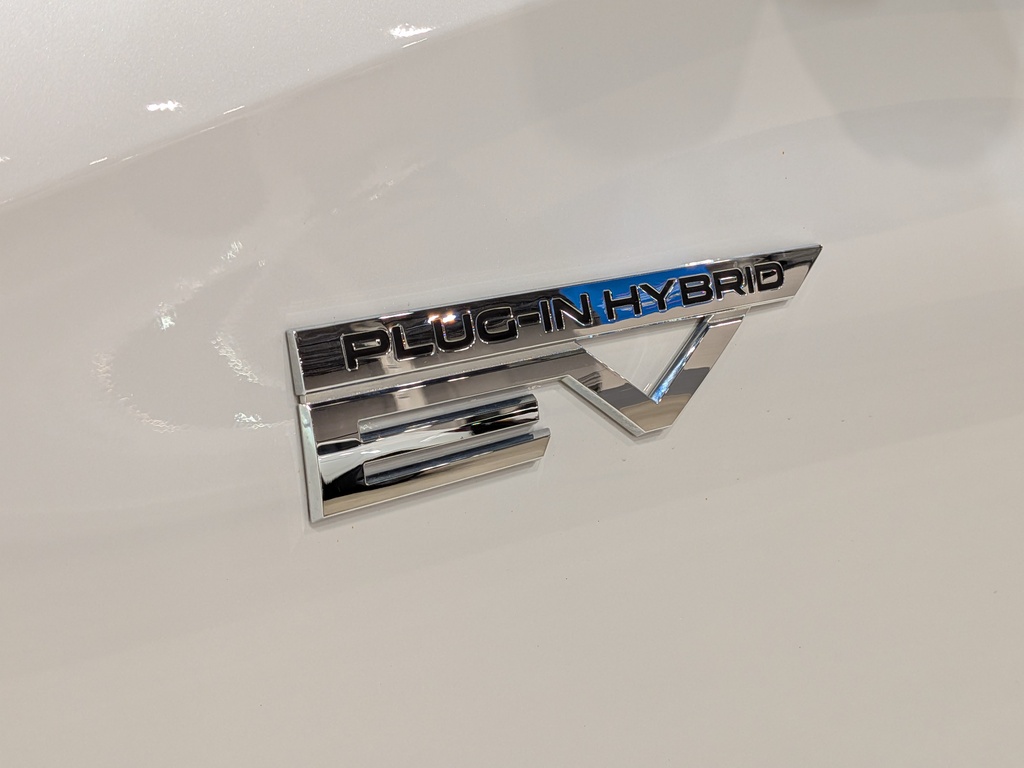 Mitsubishi Outlander PHEV 2023