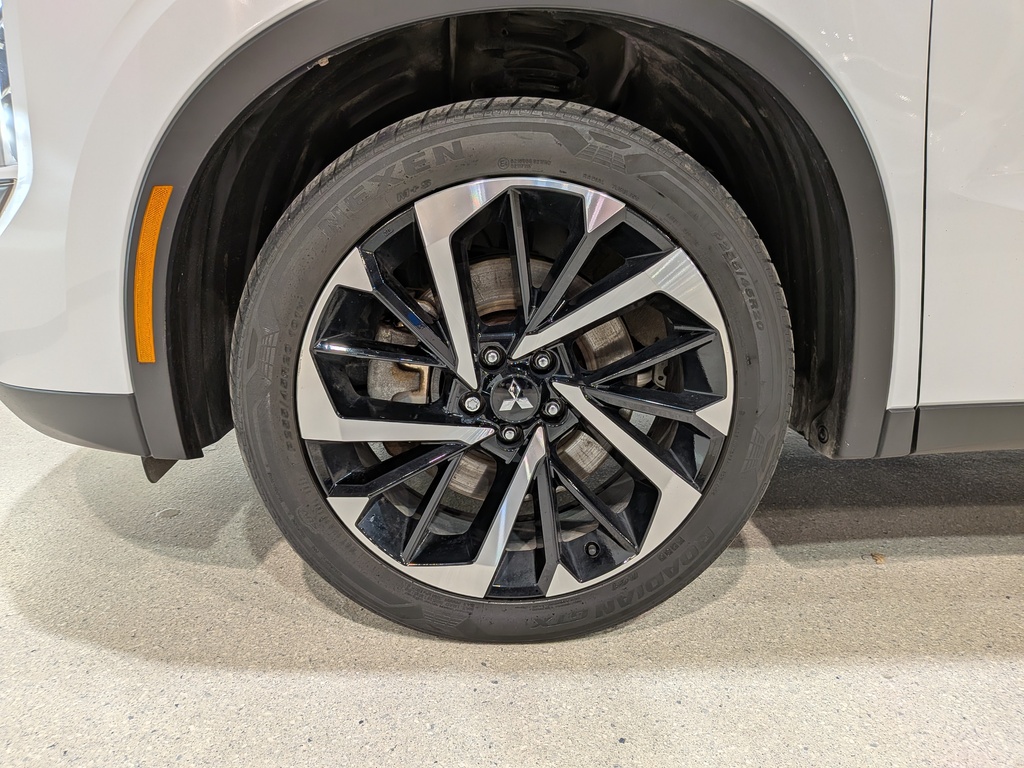 Mitsubishi Outlander PHEV 2023