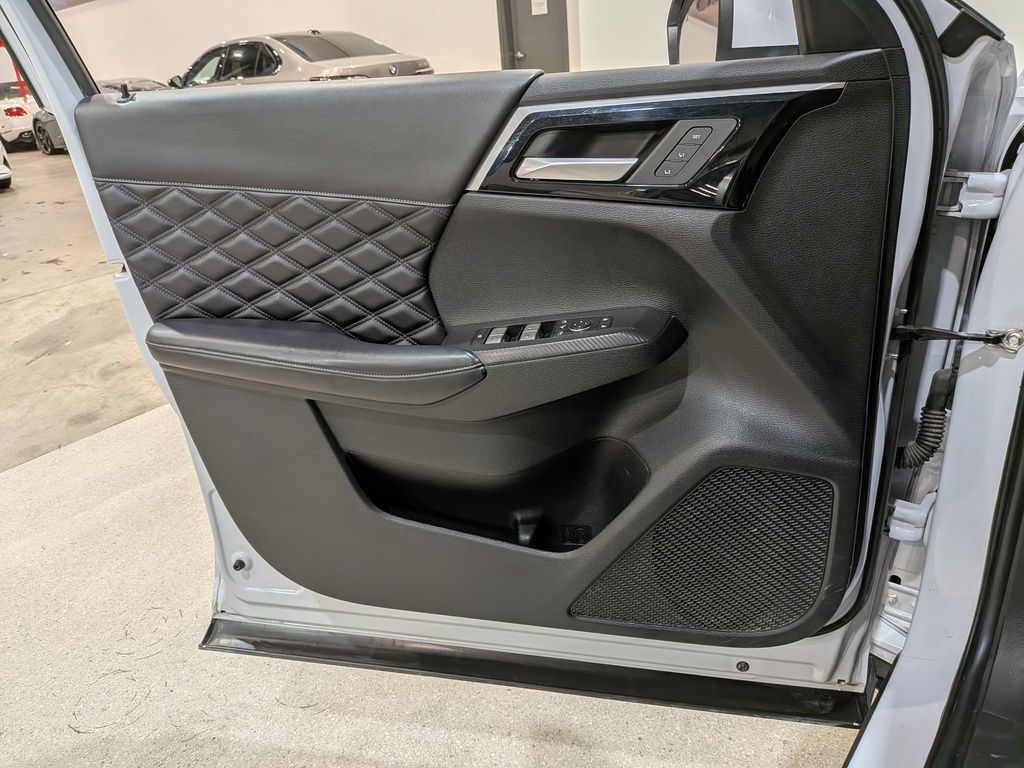 Mitsubishi Outlander PHEV 2023