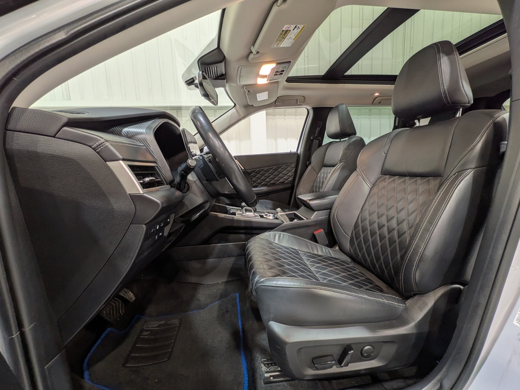 Mitsubishi Outlander PHEV 2023