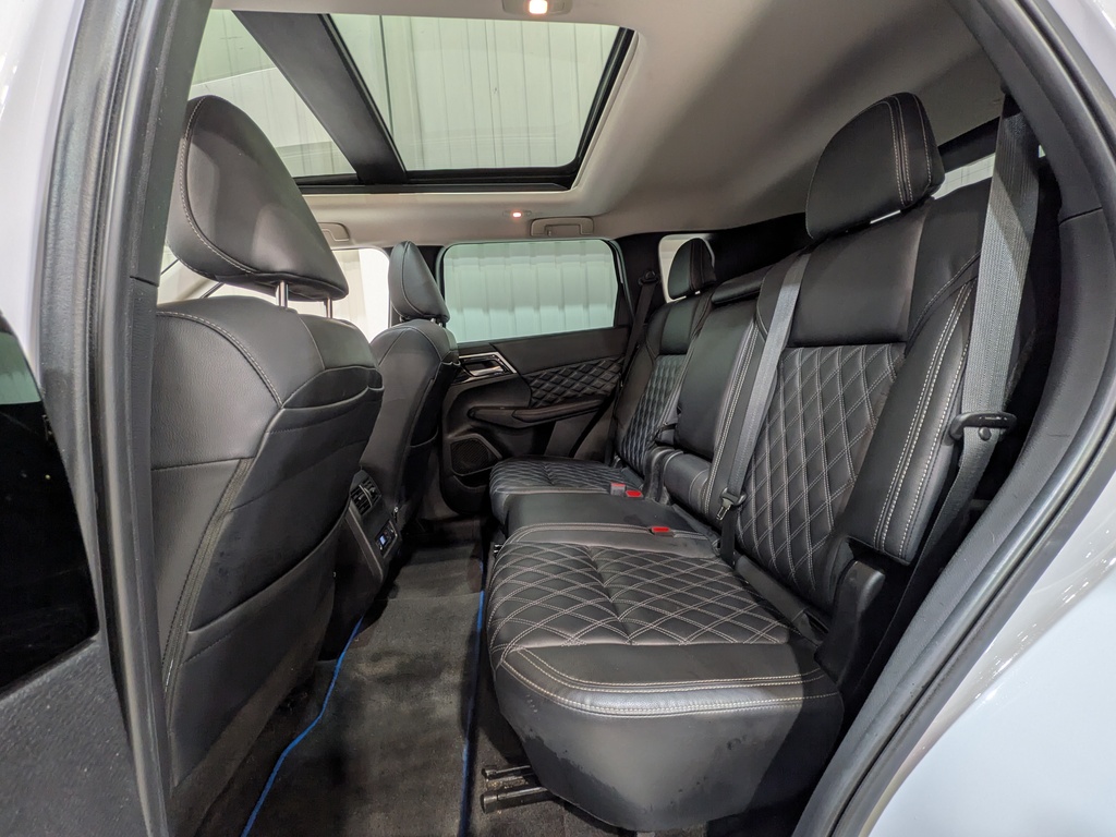 Mitsubishi Outlander PHEV 2023