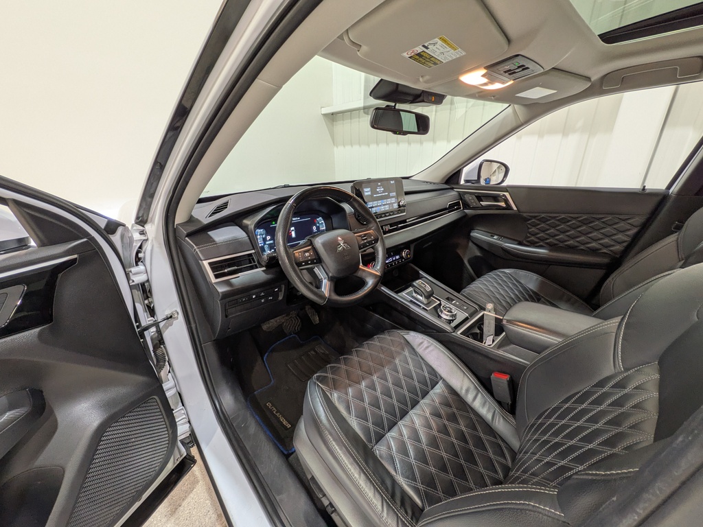 Mitsubishi Outlander PHEV 2023