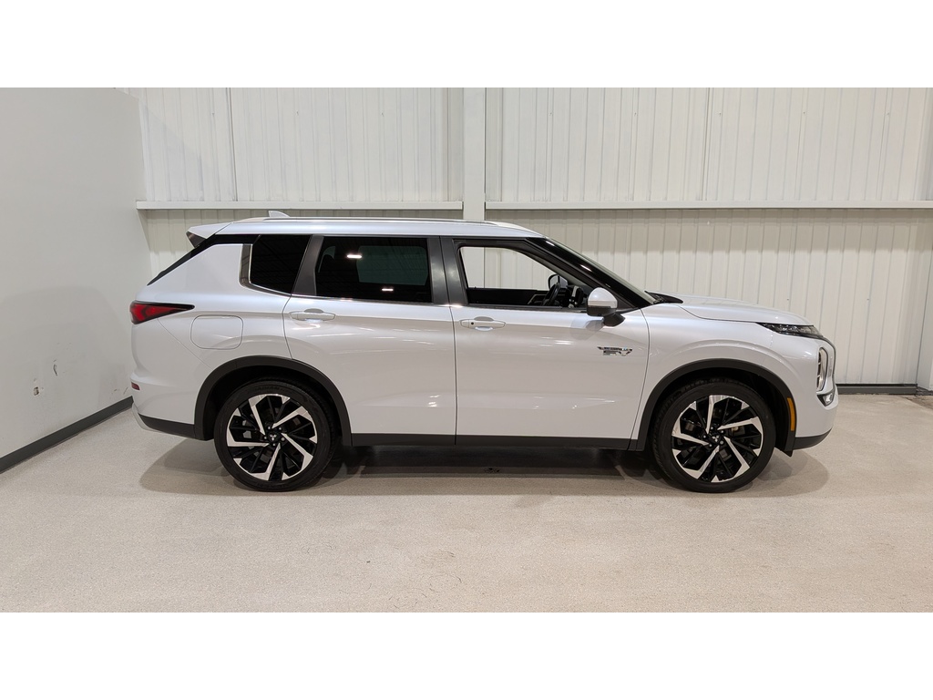 Mitsubishi Outlander PHEV 2023