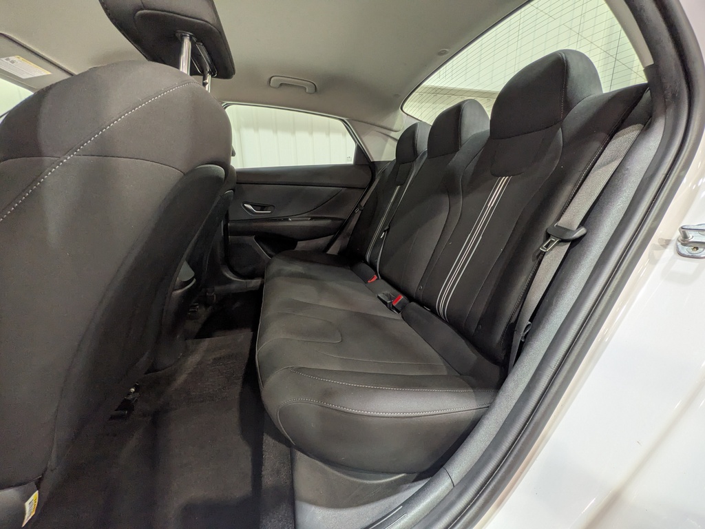 Hyundai Elantra 2022