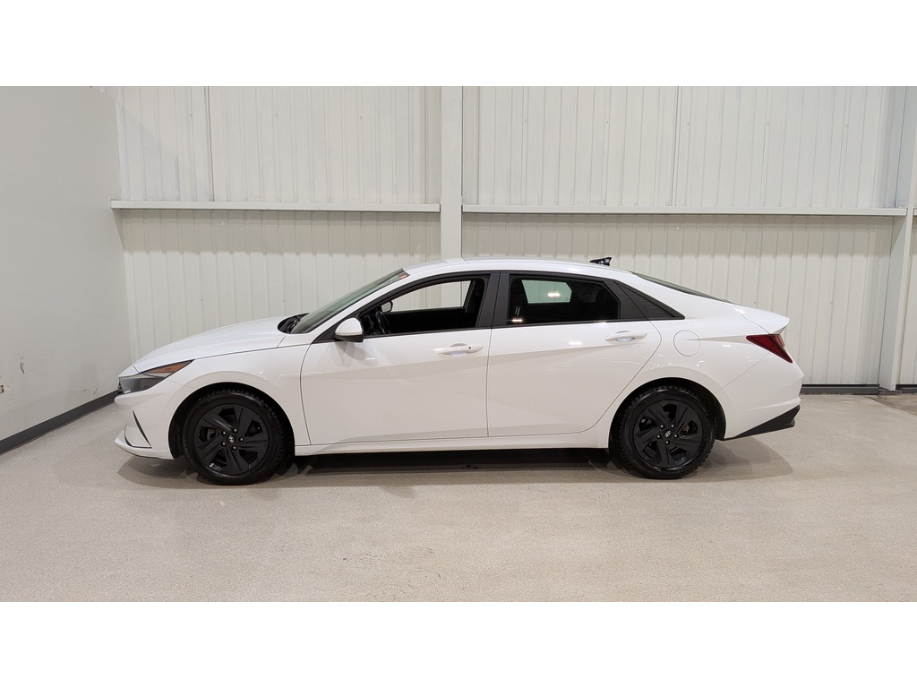 Hyundai Elantra 2022