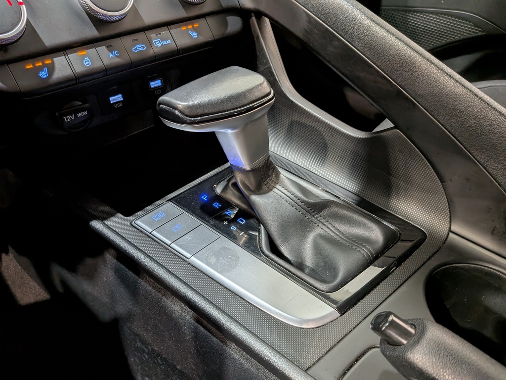 Hyundai Elantra 2022