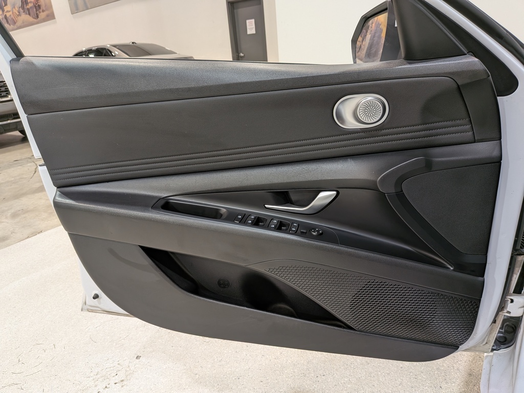 Hyundai Elantra 2022