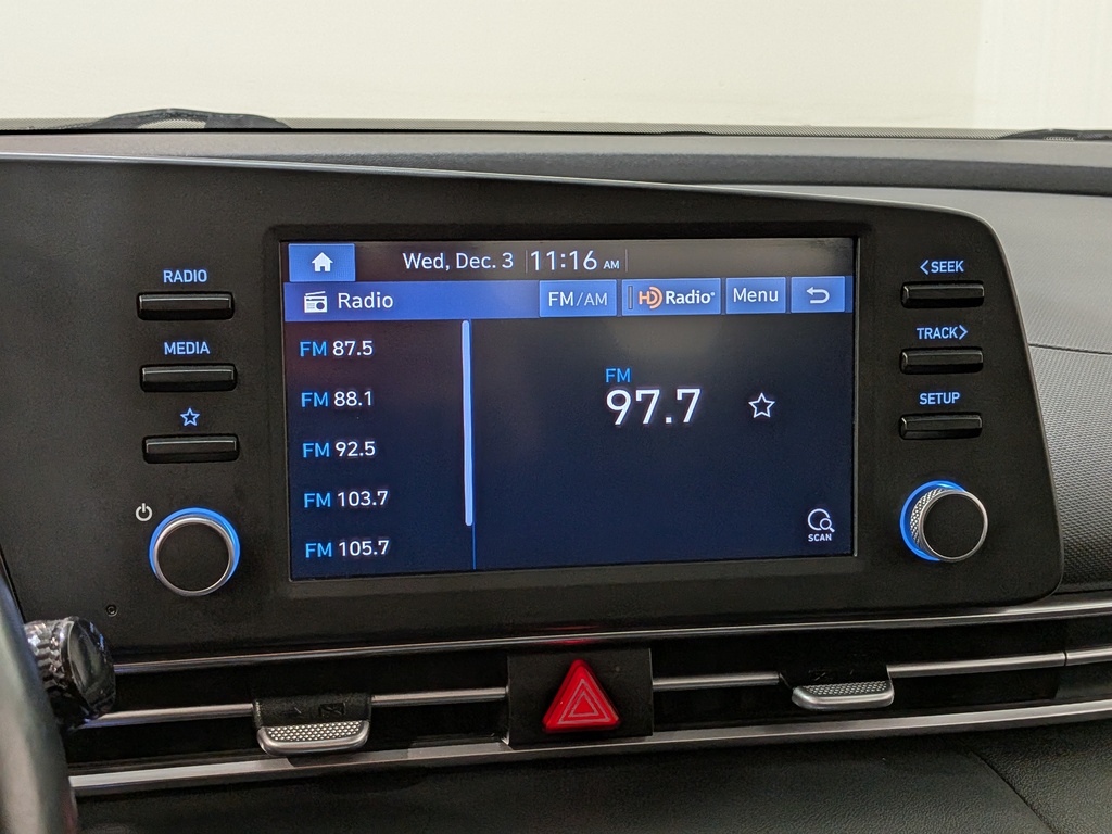 Hyundai Elantra 2022