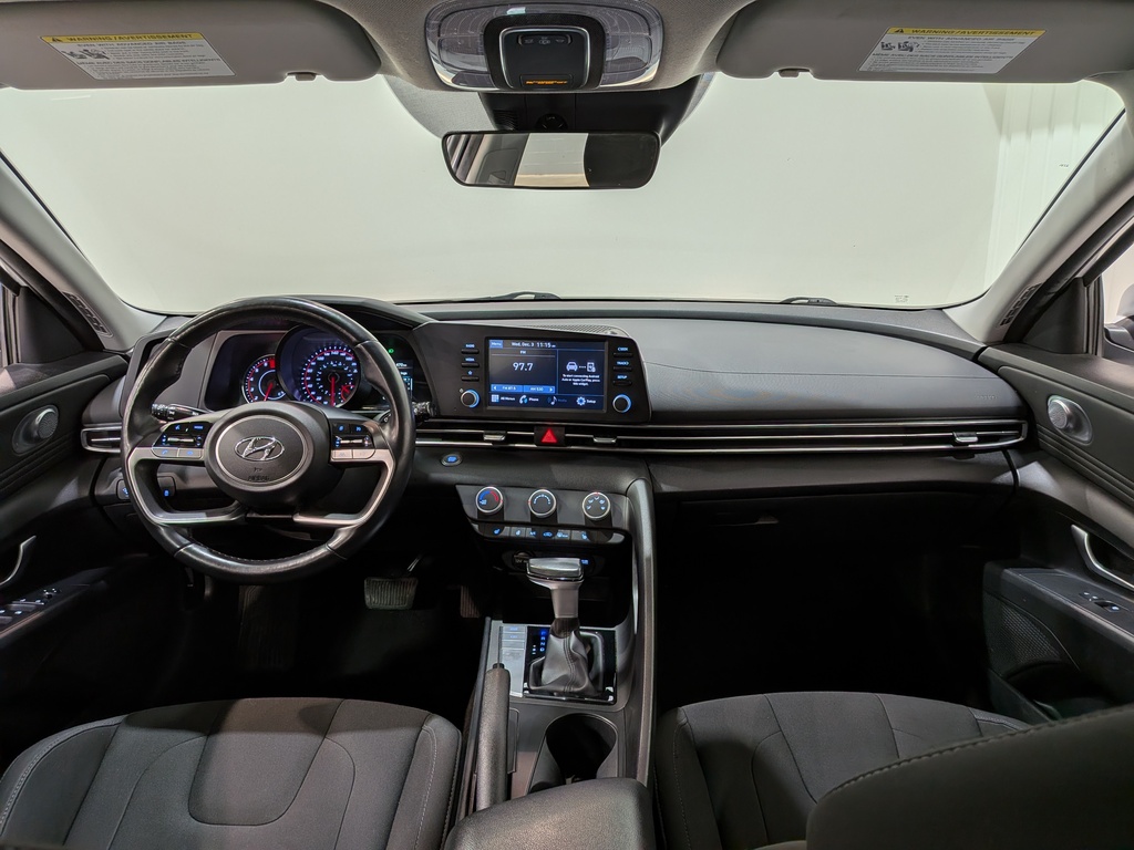 Hyundai Elantra 2022