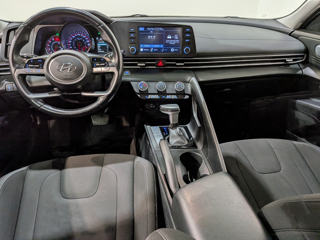 Hyundai Elantra 2022