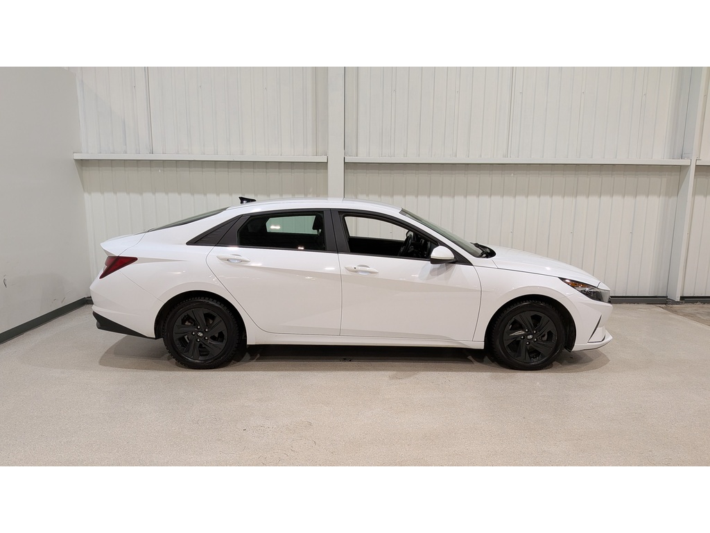 Hyundai Elantra 2022