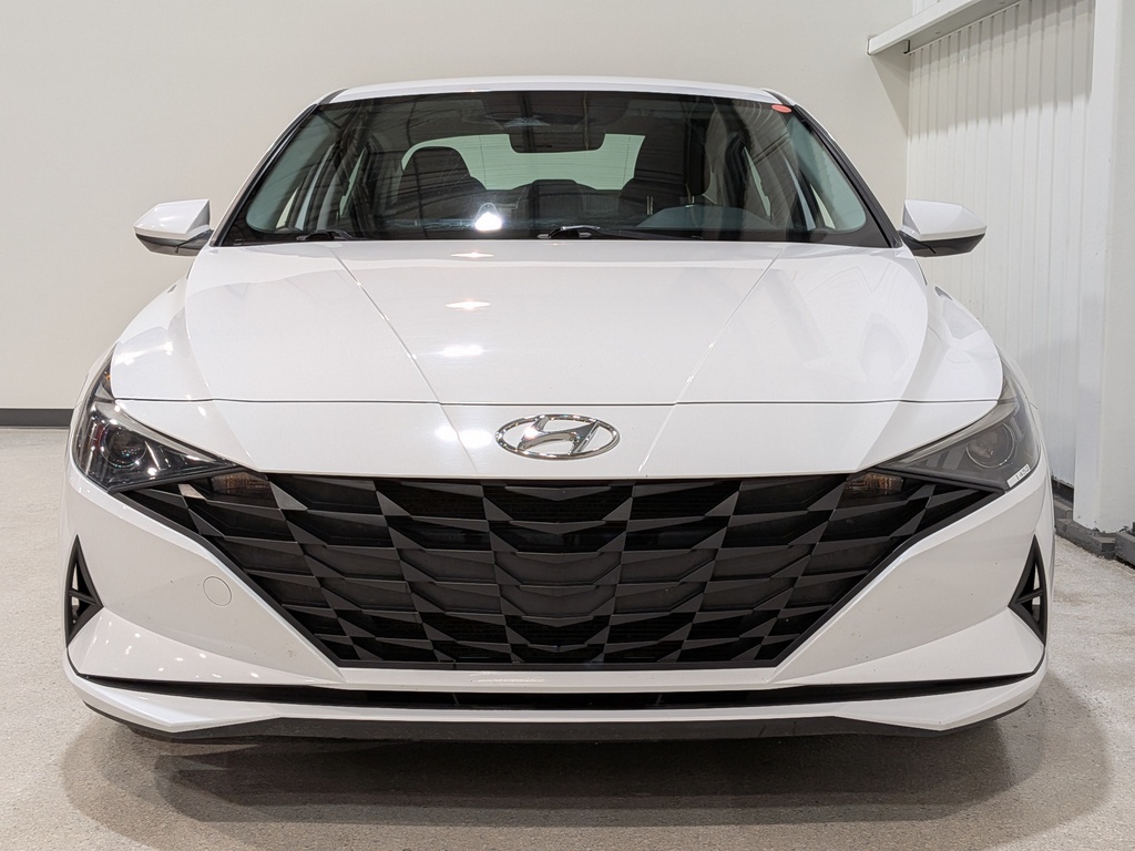 Hyundai Elantra 2022