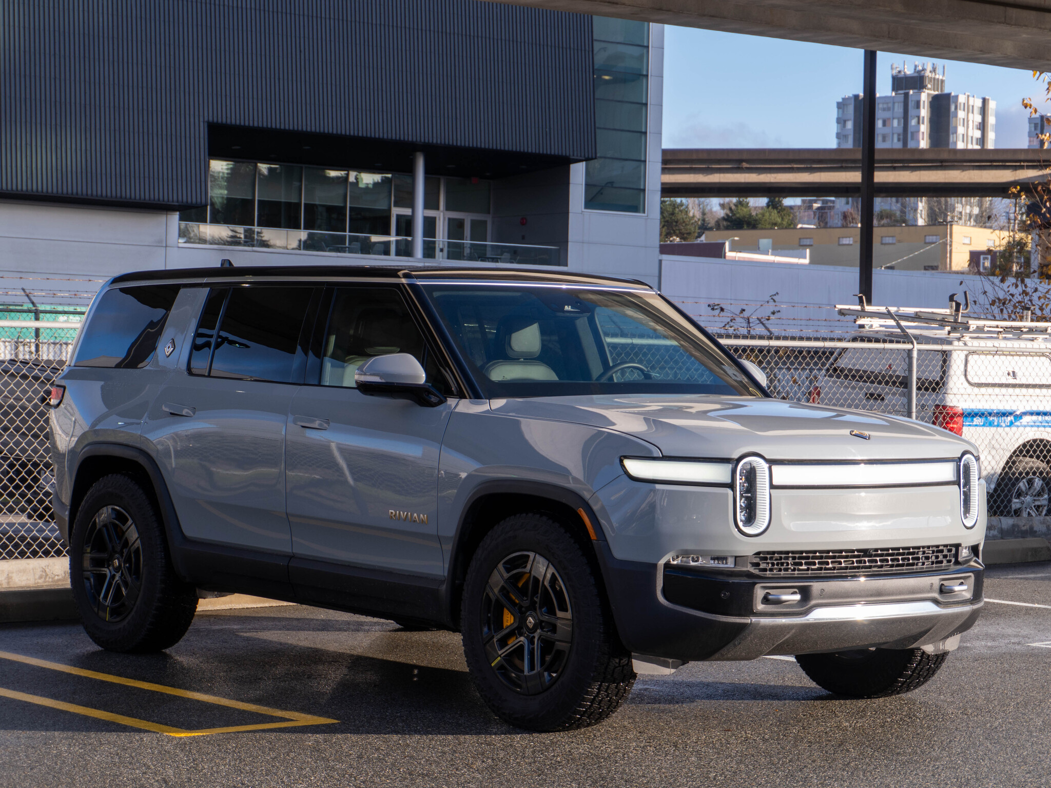 2022 Rivian R1S