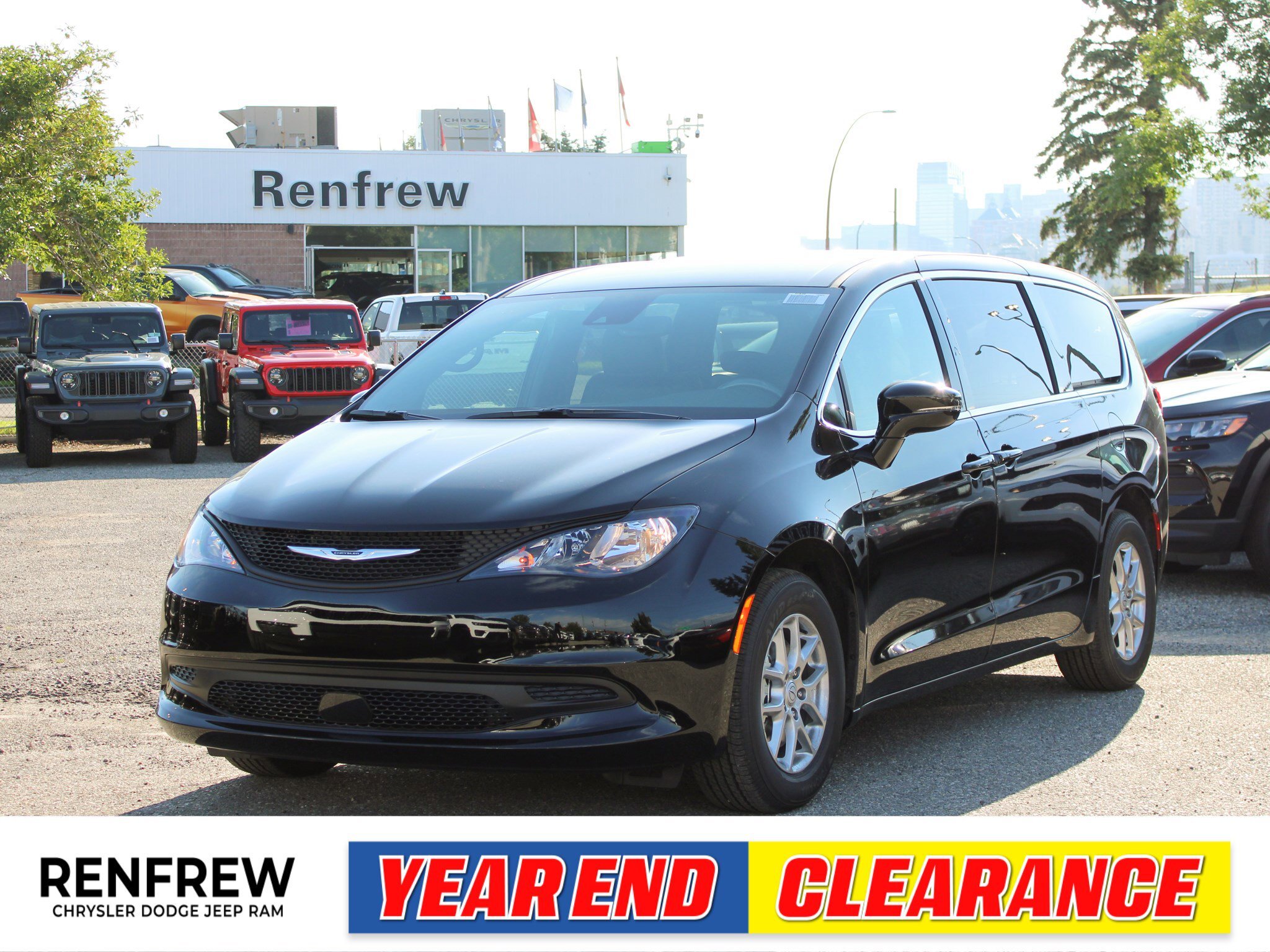 2025 Chrysler Grand Caravan SXT, Heated Leather, Remote Start, Apple CarPlay