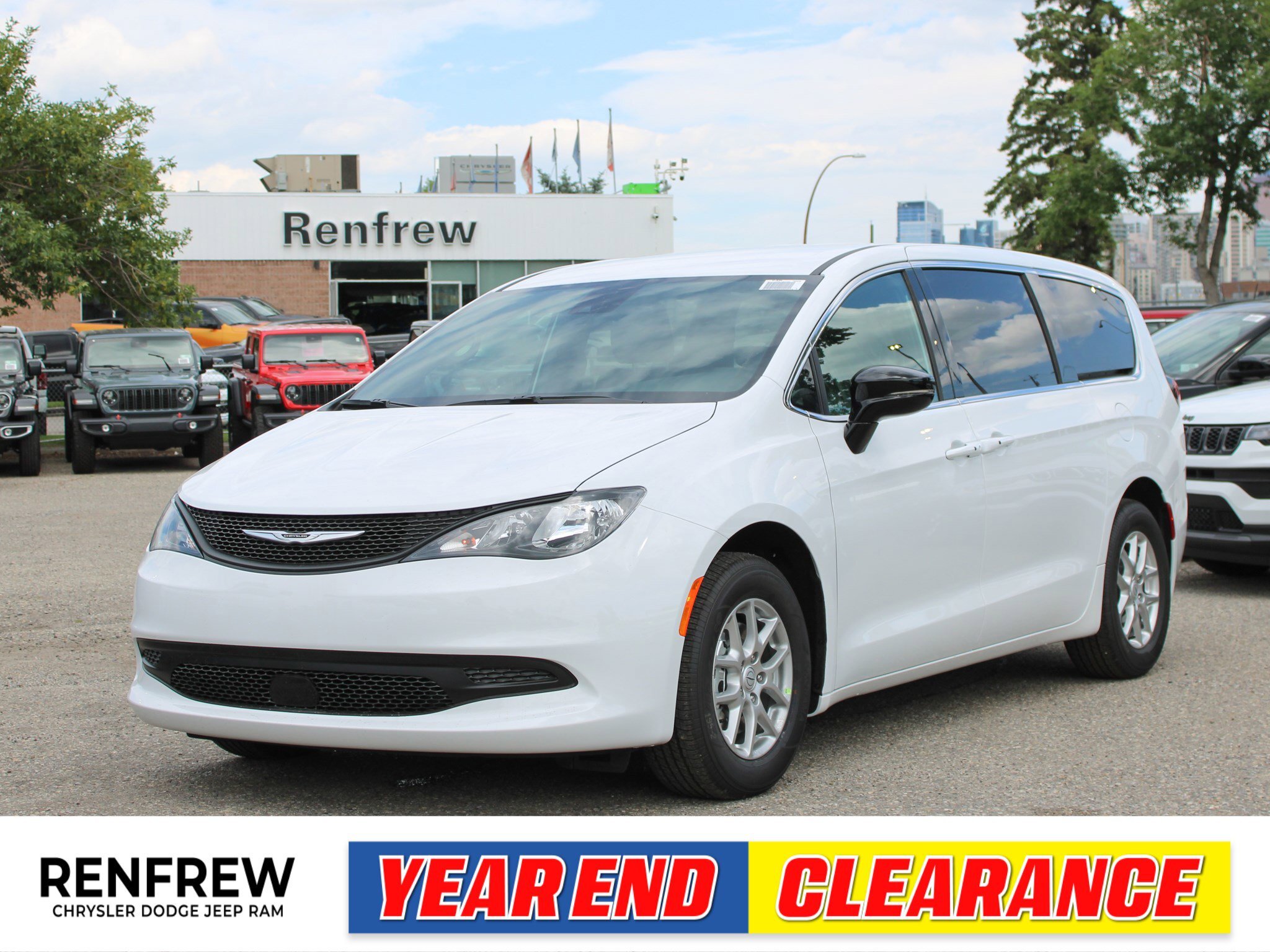 2025 Chrysler Grand Caravan SXT, Heated Leather, Lane Keep Assist, Remote Star