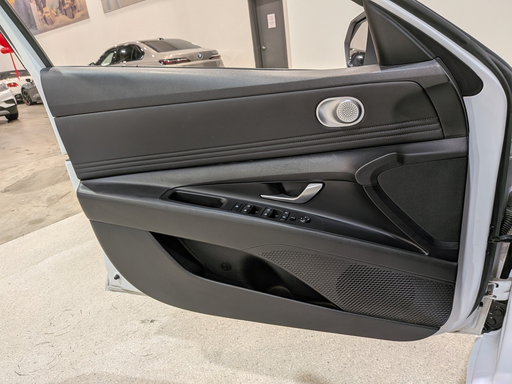 Hyundai Elantra 2022