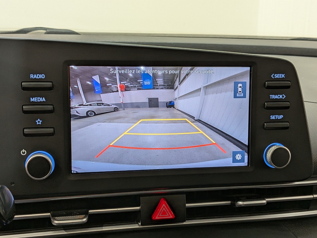 Hyundai Elantra 2022