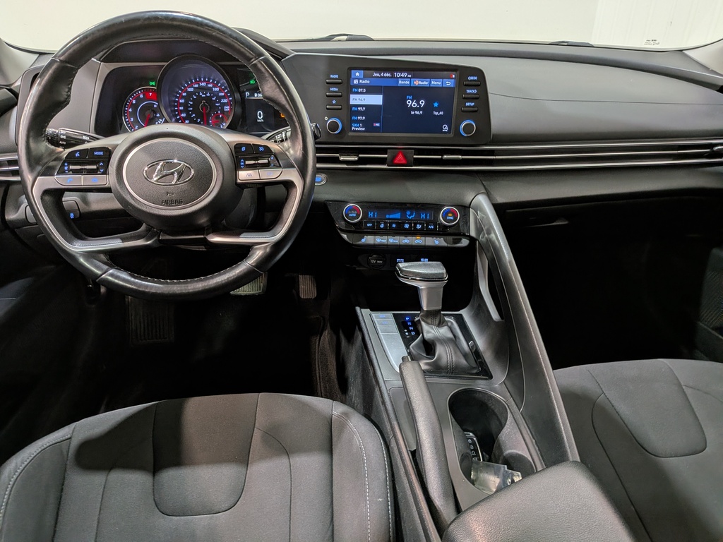 Hyundai Elantra 2022