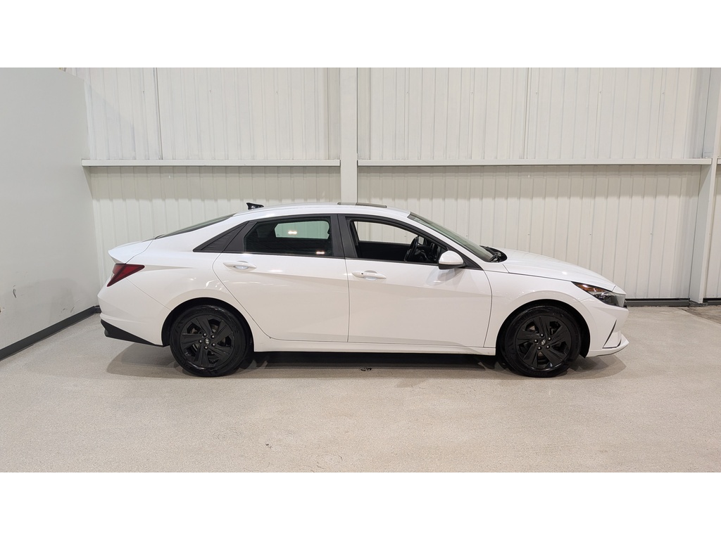 Hyundai Elantra 2022