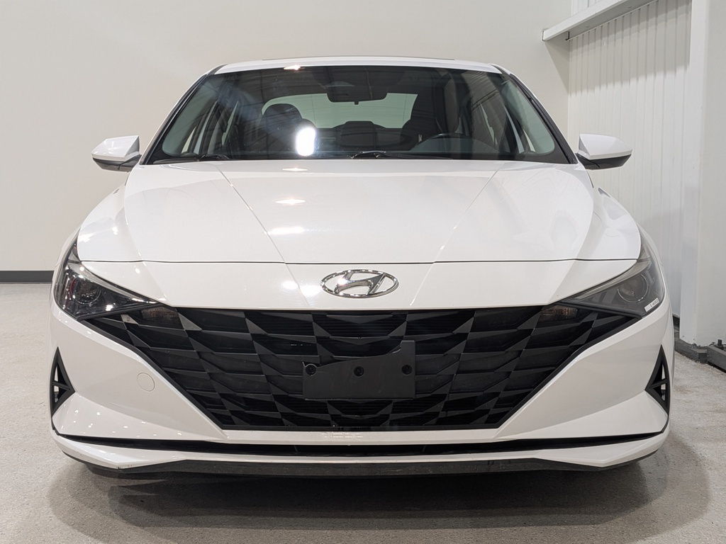 Hyundai Elantra 2022