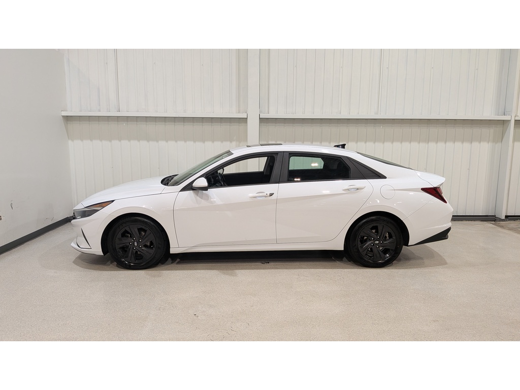 Hyundai Elantra 2022