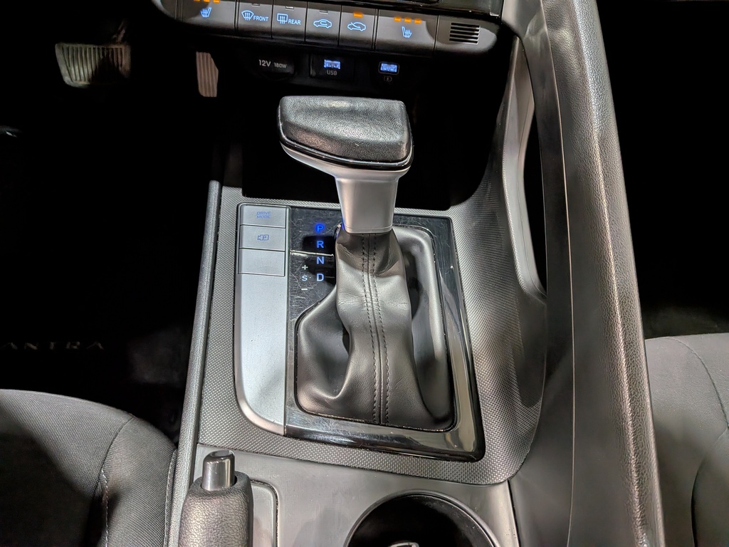 Hyundai Elantra 2022