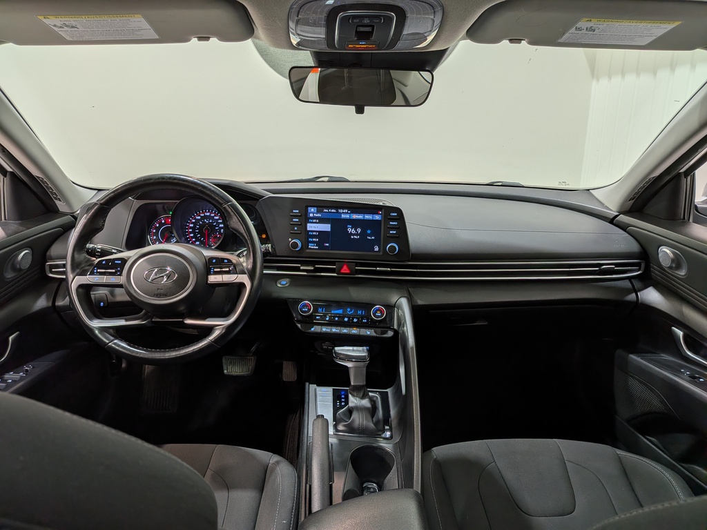 Hyundai Elantra 2022