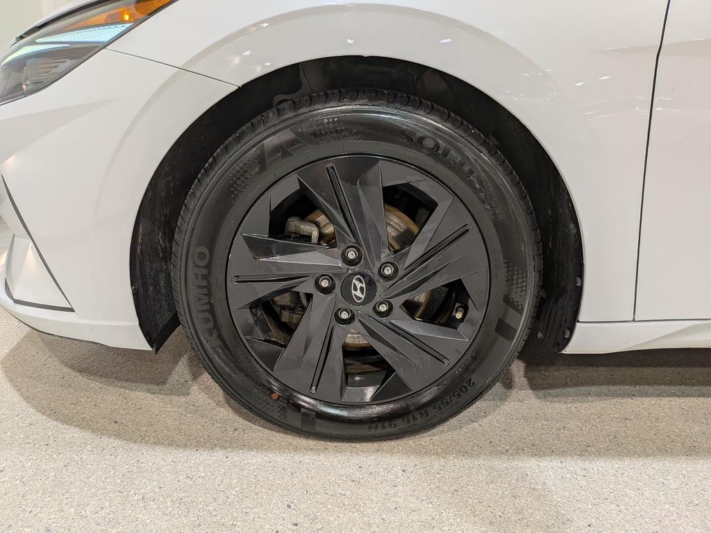 Hyundai Elantra 2022