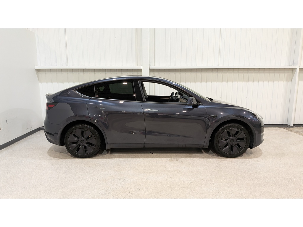 Tesla Model Y 2025