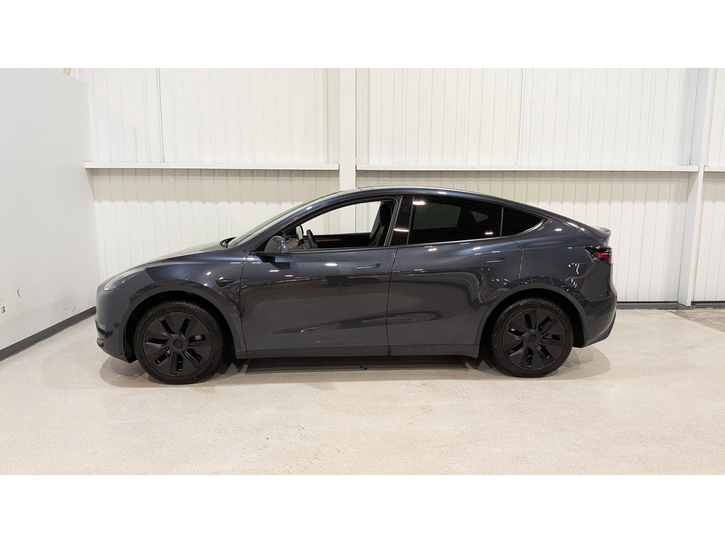 Tesla Model Y 2025