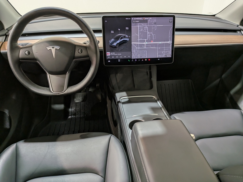Tesla Model Y 2025