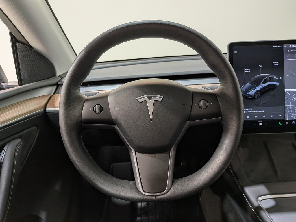 Tesla Model Y 2025