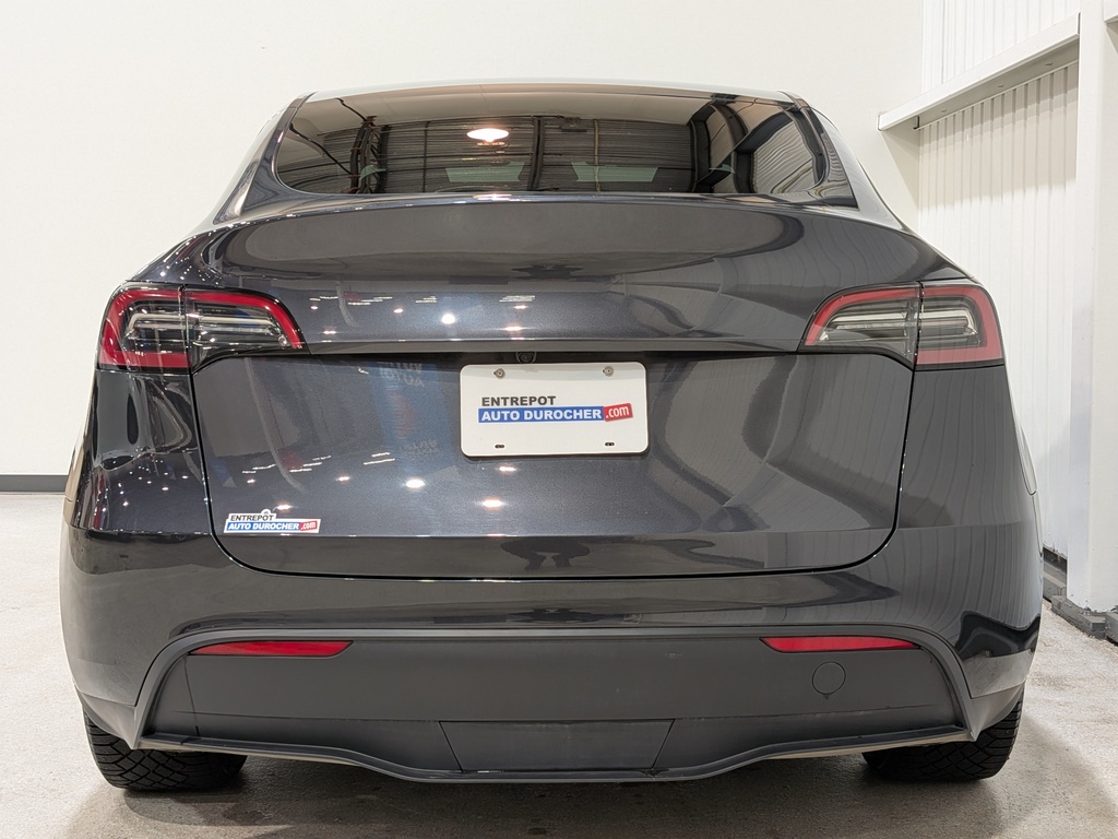 Tesla Model Y 2025