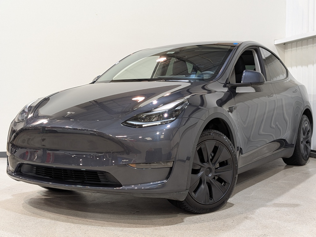 Tesla Model Y 2025