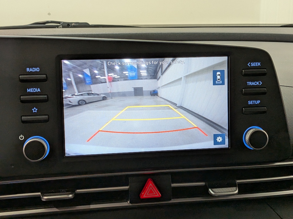 Hyundai Elantra 2022