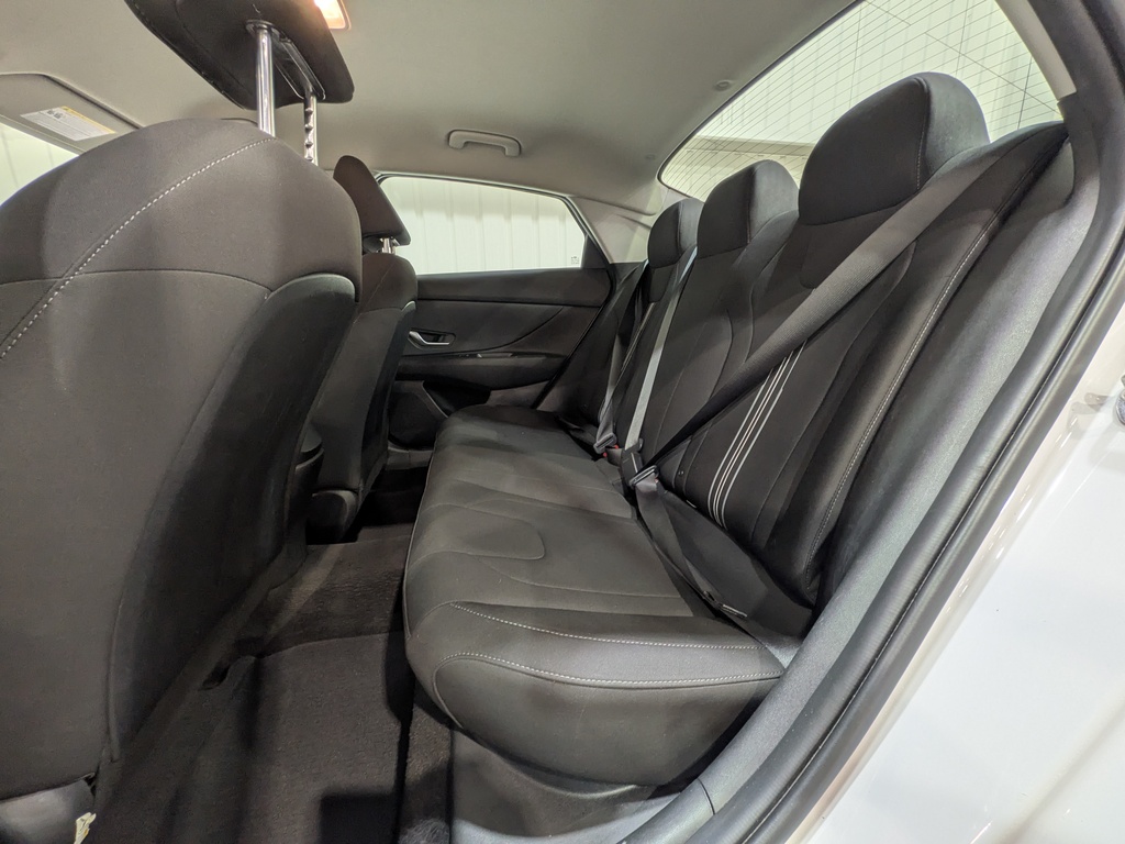 Hyundai Elantra 2022