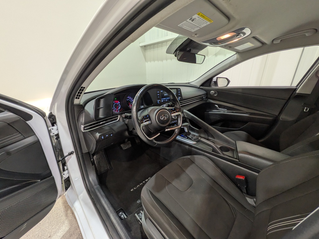 Hyundai Elantra 2022