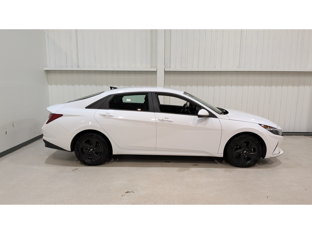 Hyundai Elantra 2022