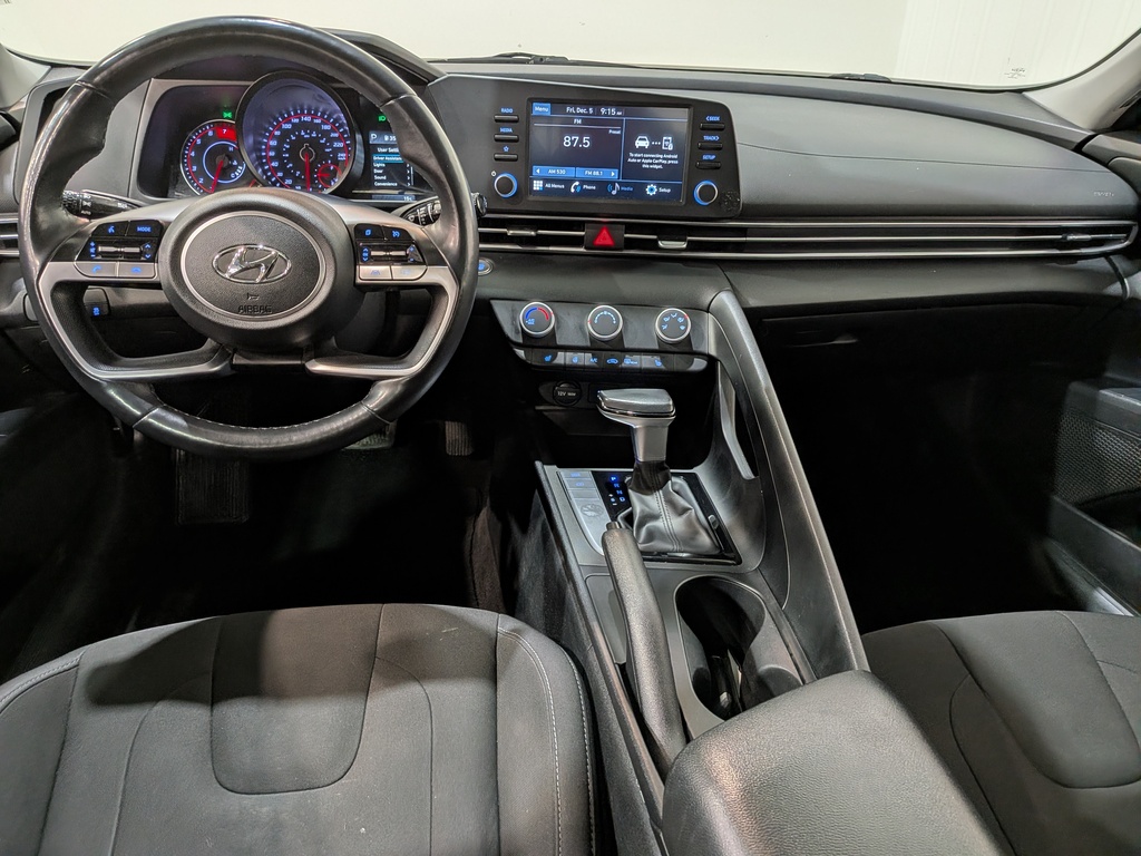 Hyundai Elantra 2022