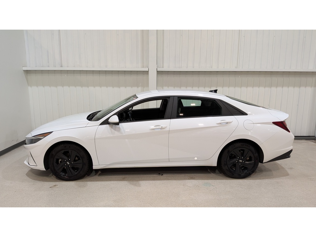 Hyundai Elantra 2022