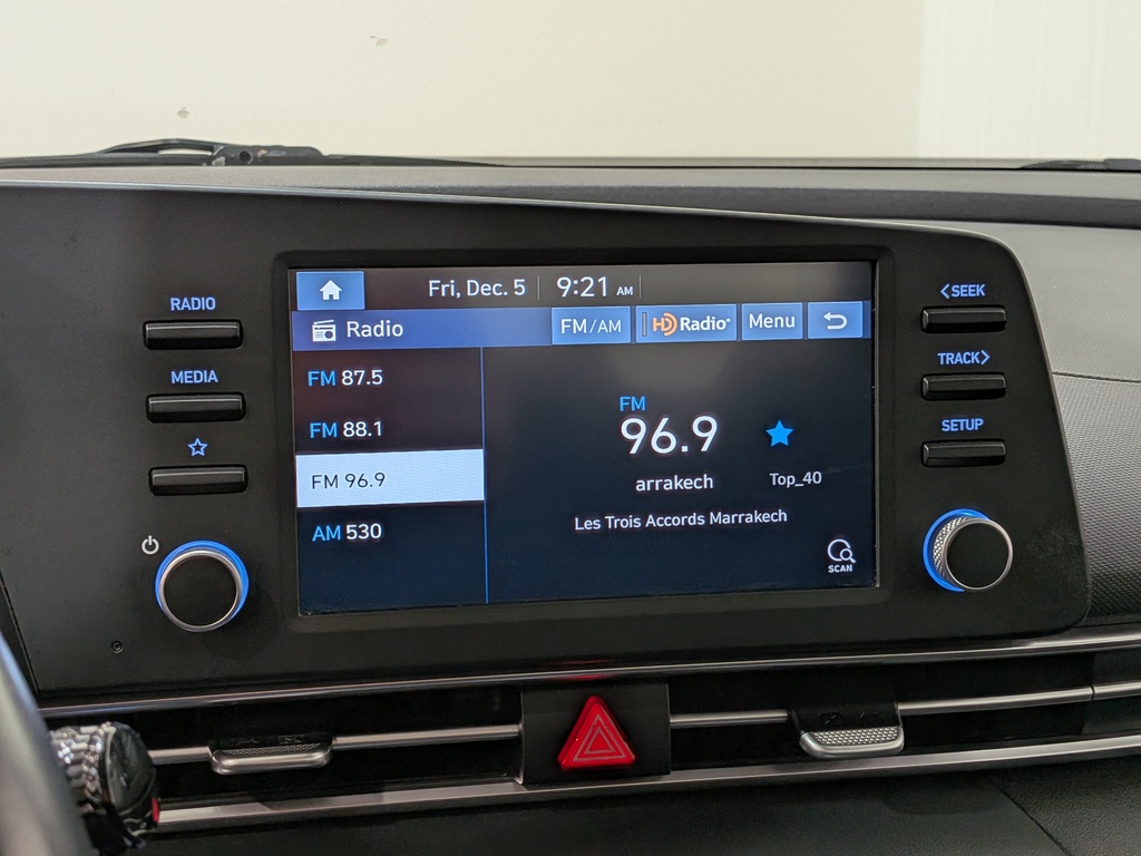 Hyundai Elantra 2022