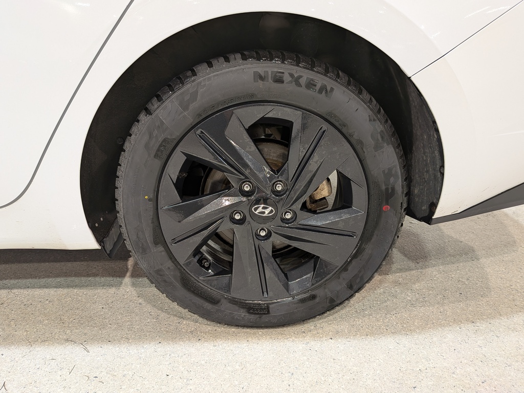 Hyundai Elantra 2022