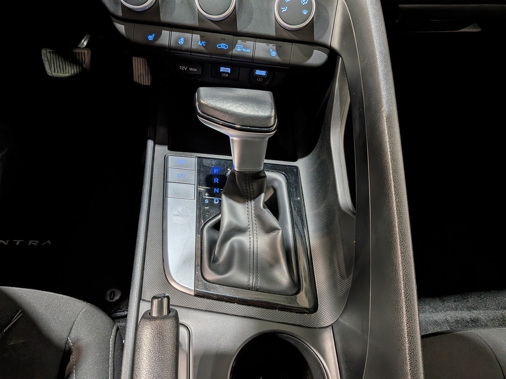 Hyundai Elantra 2022