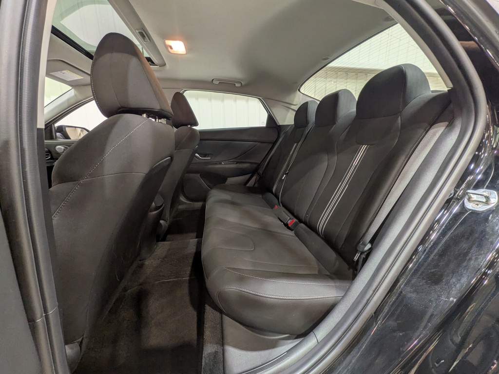 Hyundai Elantra 2022