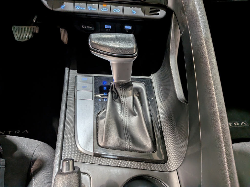 Hyundai Elantra 2022