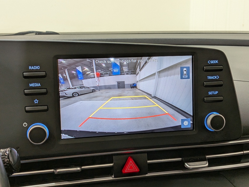 Hyundai Elantra 2022